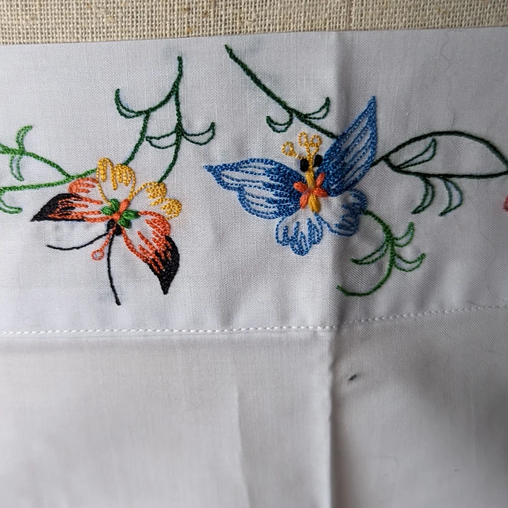 Butterfly Embroidered Cotton Linen Half Apron White Butterflies - Picture 5 of 6